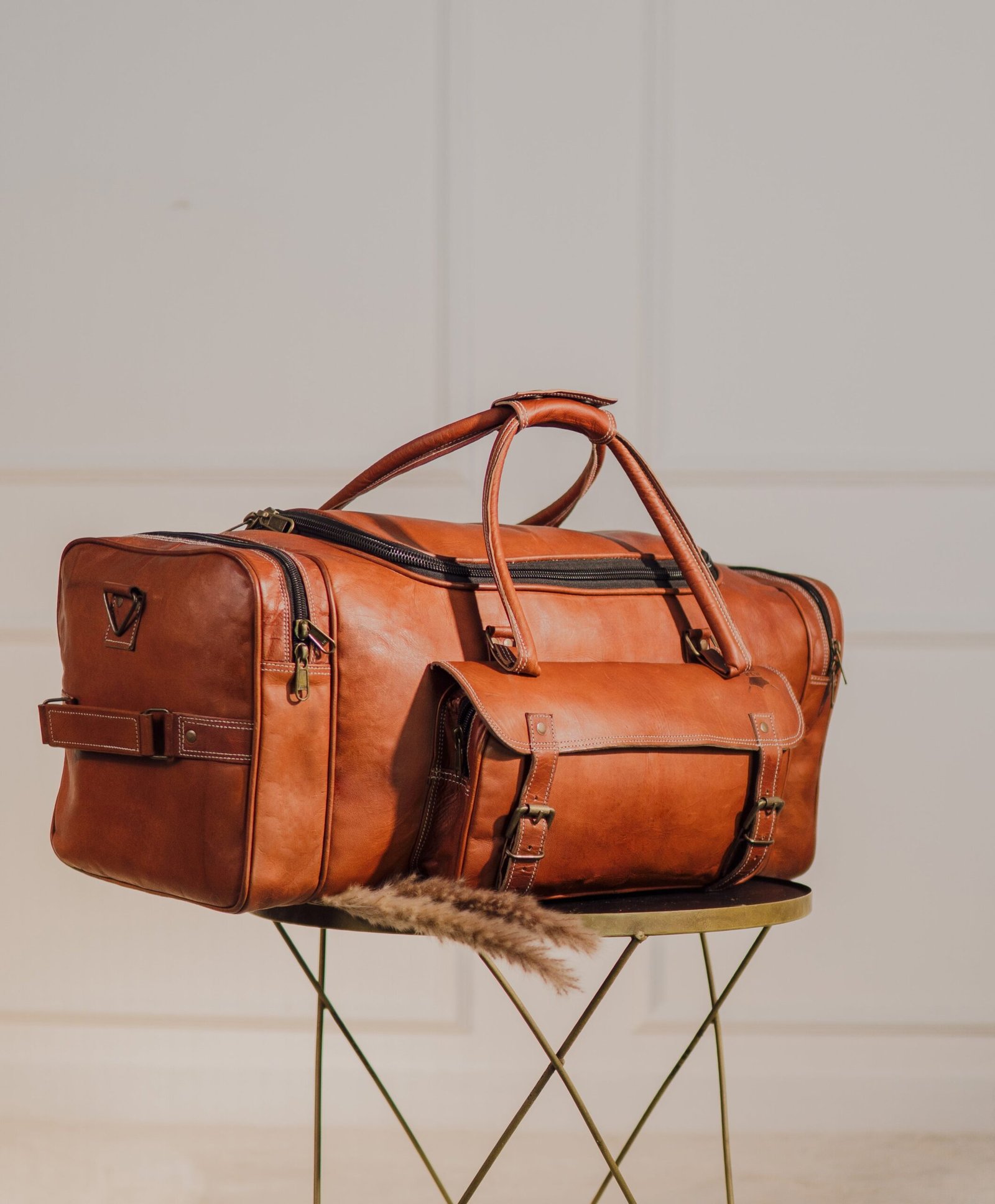 Classic Brown duffle leather bag - Image 12