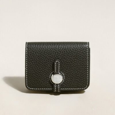 Slim Leather Wallet with Detachable Strap – Pebble-Grain Mini Crossbody Wallet & Clutch